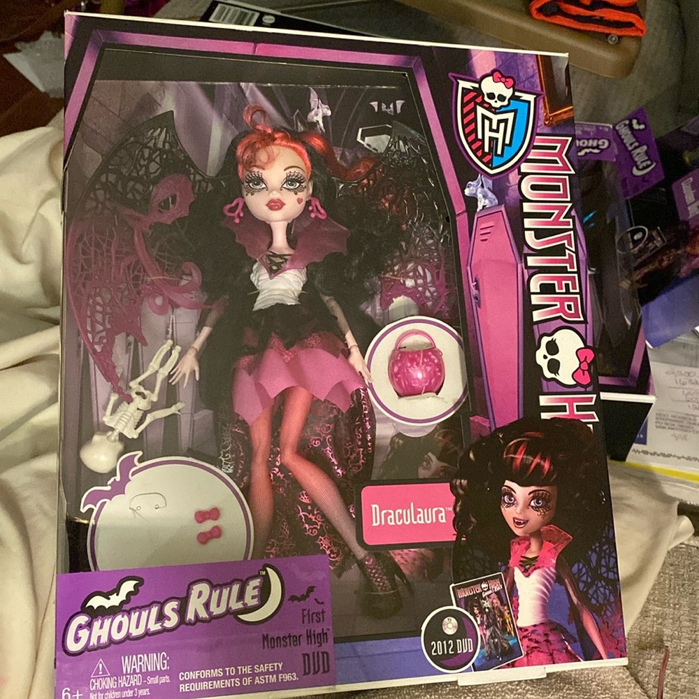 MONSTER HIGH GHOULS RULE DRACULAURA.